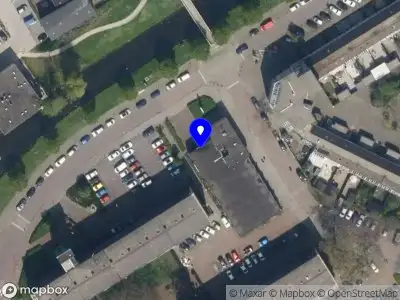 Ambulance met grote spoed naar de Burgemeester Honnerlage Gretelaan in Schiedam