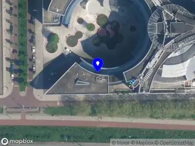 Ambulance met grote spoed naar de Hatostraat in Amsterdam