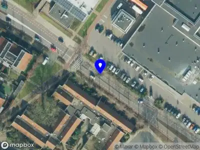 Brandweer met grote spoed naar de Binnenhof in Almelo vanwege voertuigbrand