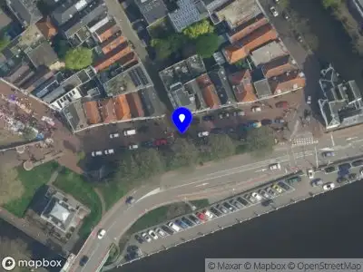 Brandweer met grote spoed naar de Veerstal in Gouda vanwege voertuigbrand