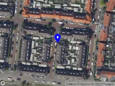 Brandweer met grote spoed naar de Waalstraat in Dordrecht vanwege voertuigbrand