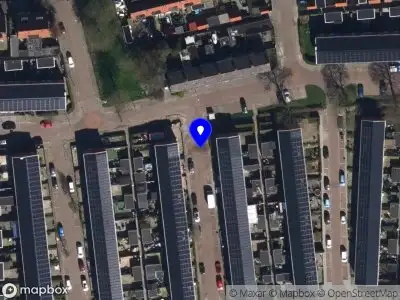 Brandweer met gepaste spoed naar de Houtwielenstraat in Leeuwarden vanwege een buitenbrand