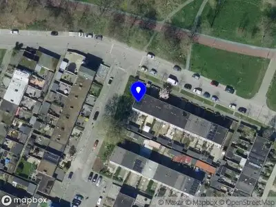 Ambulance met grote spoed naar de Oudelandseweg in Hoogvliet Rotterdam