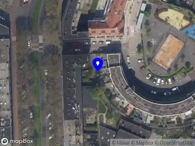 Ambulance met grote spoed naar de Heidestraat in Rotterdam