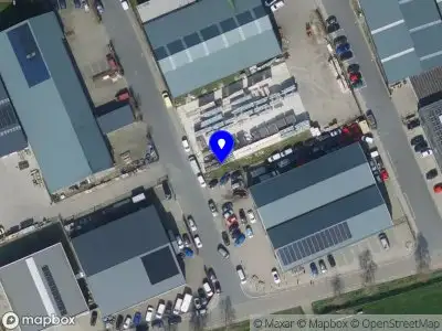 Brandweer en politie met grote spoed naar de Thijssenweg in Hooge Zwaluwe vanwege waarnemen gaslucht