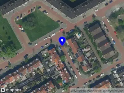 Ambulance met grote spoed naar de De Hagedisstraat in Velsen-Noord