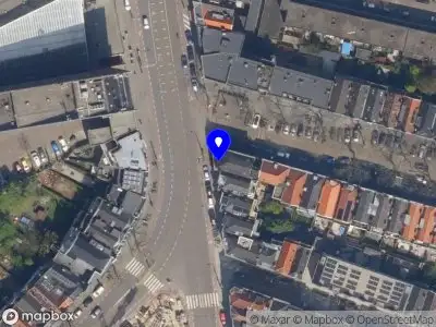 Ambulance met grote spoed naar de Bergweg in Rotterdam