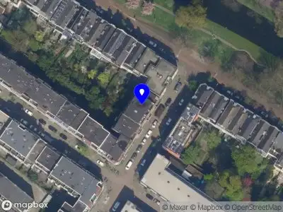 Ambulance met grote spoed naar de Herlaerstraat in Rotterdam