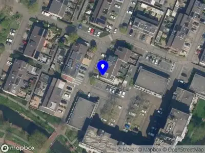 Ambulance met grote spoed naar de Wijnkoopsbaai in Capelle aan den IJssel