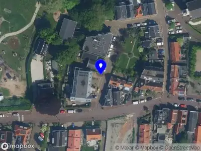 Brandweer met gepaste spoed naar de Akerpolderstraat in Amsterdam vanwege stormschade