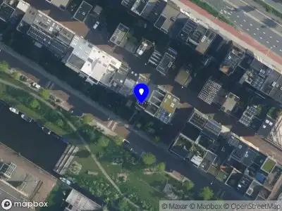 Ambulance met grote spoed naar de Monnikskapstraat in Amsterdam