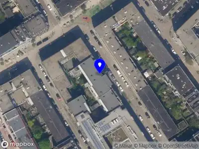 Ambulance met grote spoed naar de Van Waerschutstraat in Rotterdam