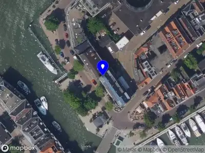 Politie naar de Blauwpoortsplein in Dordrecht vanwege stormschade