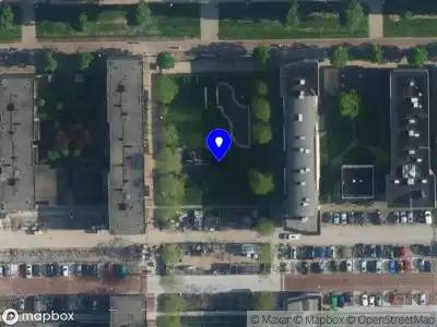 Ambulance met gepaste spoed naar de Hildo Kropplein in Amsterdam