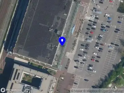 Ambulance met gepaste spoed naar de Menno Simonszplein in Haarlem