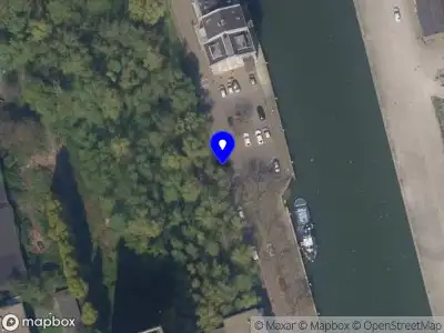 Ambulance met grote spoed naar de Westhavenkade in Vlaardingen