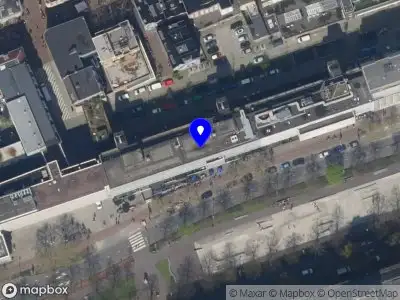 Ambulance met grote spoed naar de Westblaak in Rotterdam