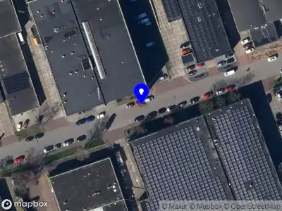 Brandweer met grote spoed naar de Neutronstraat in Groningen vanwege gebouwbrand