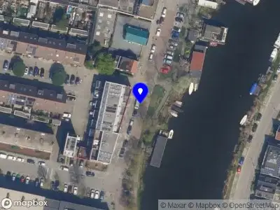 Ambulance met gepaste spoed naar de Bergse Rechter Rottekade in Rotterdam