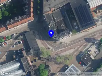 Ambulance met grote spoed naar de Baarsstraat in Amsterdam
