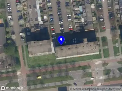 Ambulance met grote spoed naar de Willem Landréplein in Schiedam