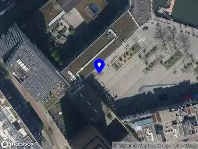 Ambulance met grote spoed naar de Gelderseplein in Rotterdam