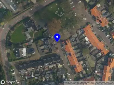 Ambulance met grote spoed naar de Zwanebloem in Naaldwijk