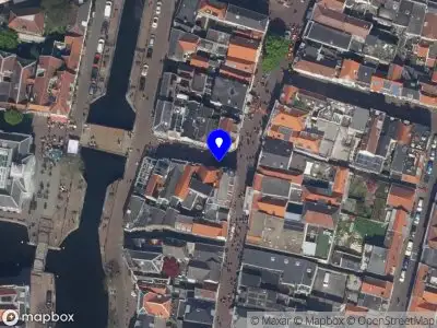 Brandweer met grote spoed naar de Korte Dam in Schiedam vanwege gebouwbrand