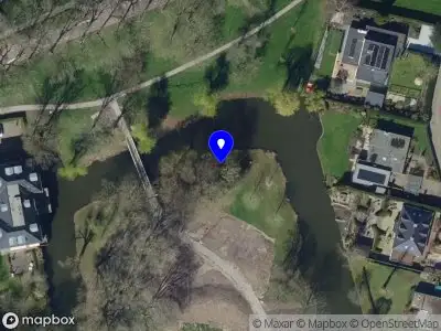 Ambulance met grote spoed naar de Rijsdijk in Rhoon