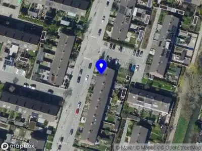 Ambulance met grote spoed naar de Bongweg in Hoogvliet Rotterdam