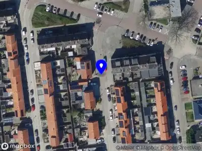 Ambulance met grote spoed naar de P C de Vinckstraat in Hellevoetsluis