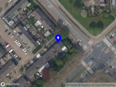 Ambulance met grote spoed naar de Achterkreek in Rotterdam