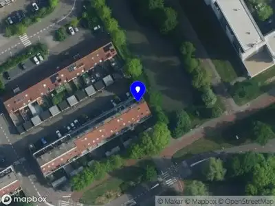 Ambulance met grote spoed naar de Boomhazelaaroord in Diemen