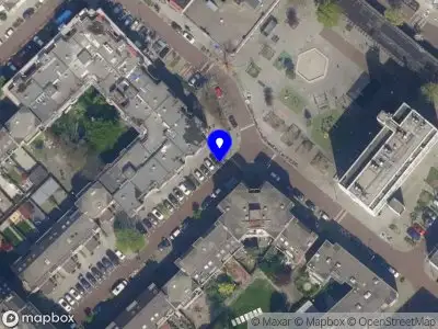 Ambulance met gepaste spoed naar de Meester Marrestraat in Rotterdam