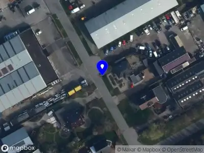 Brandweer en politie met grote spoed naar de Franklinstraat in Buitenpost vanwege middelgrote brand