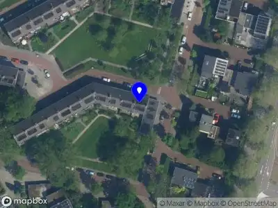 Ambulance met gepaste spoed naar de Zenostraat in Amsterdam