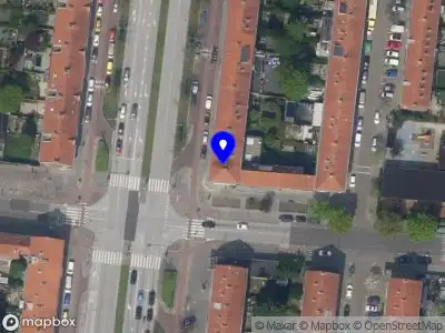Ambulance met grote spoed naar de Dorpsweg in Rotterdam