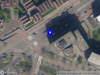 Ambulance met grote spoed naar de Pompenburg in Rotterdam