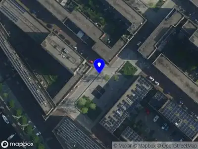 Ambulance met grote spoed naar de Barkasstraat in Amsterdam