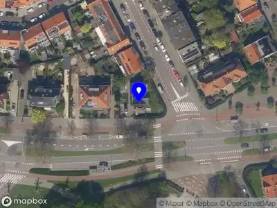 Ambulance met grote spoed naar de Burgemeester Knappertlaan in Schiedam