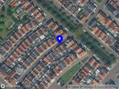 Ambulance met grote spoed naar de Pieter Keukenstraat in Volendam