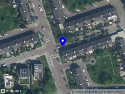 Ambulance met grote spoed naar de Cor Hermusstraat in Amsterdam