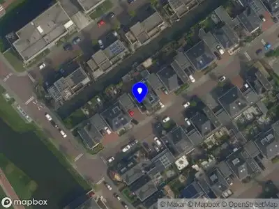 Ambulance met grote spoed naar de De Dommel in Naaldwijk