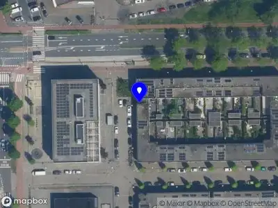 Ambulance met grote spoed naar de Sint-Truidenstraat in Amsterdam