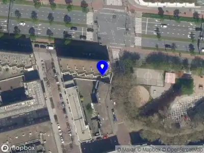 Ambulance met grote spoed naar de Diergaardesingel in Rotterdam