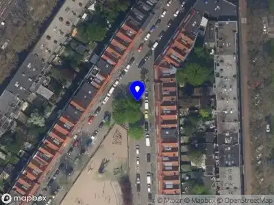 Ambulance met grote spoed naar de Moerkerkestraat in Rotterdam