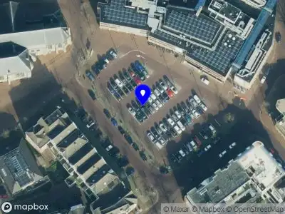 Politie naar de Ganzenmarkt in Oldenzaal vanwege aanrijding met letsel