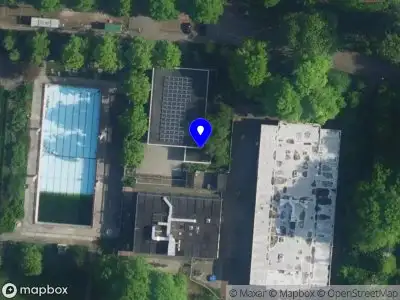 Ambulance met grote spoed naar de Zomerdijkstraat in Amsterdam