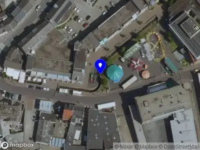 112 melding Brandweer en politie met grote spoed naar de Markt in Simpelveld vanwege waarnemen gaslucht