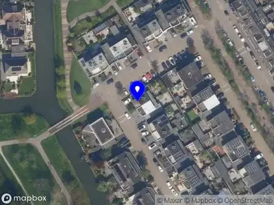 Ambulance met grote spoed naar de Atalantahof in Schiedam